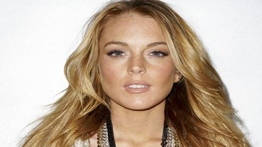 Lindsay Lohan cena con actor porno