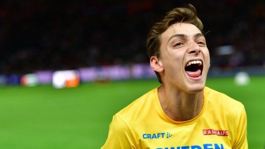 El nuevo fenómeno del atletismo mundial: tiene 18 años y le ganó al mejor garrochista de la historia