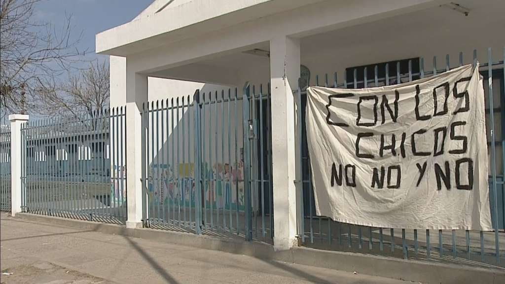Denuncian por abuso a una maestra jardinera: Apagaba las luces para tocarnos