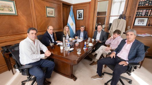 El Gobierno inició conversaciones con empresas privadas para que operen Aerolíneas Argentinas