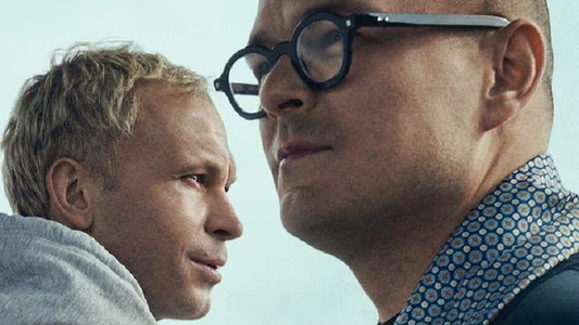 Netflix puso esta peli hace 4 días y la rompe toda: un ex convicto, un sacerdote y una enfermedad terminal