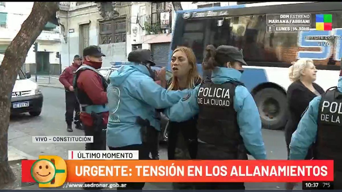 Tensión durante un móvil en el barrio de Constitución. Foto: captura de Tv.&nbsp;