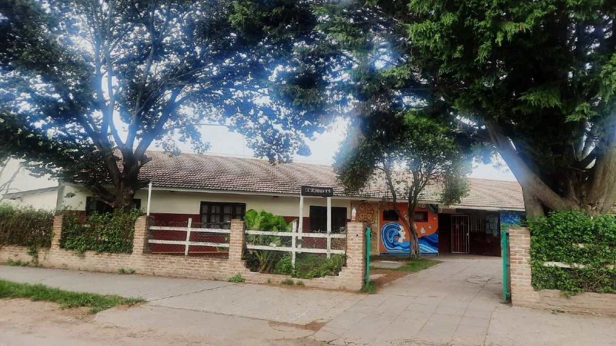 La Escuela Secundaria Nº 16 está ubicada en Pacheco de Melo y Toscana
