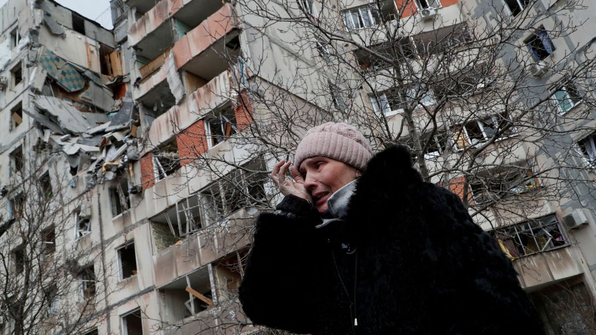 Ucrania denuncia nuevo bombardeo ruso contra un refugio antibomba en Mariupol