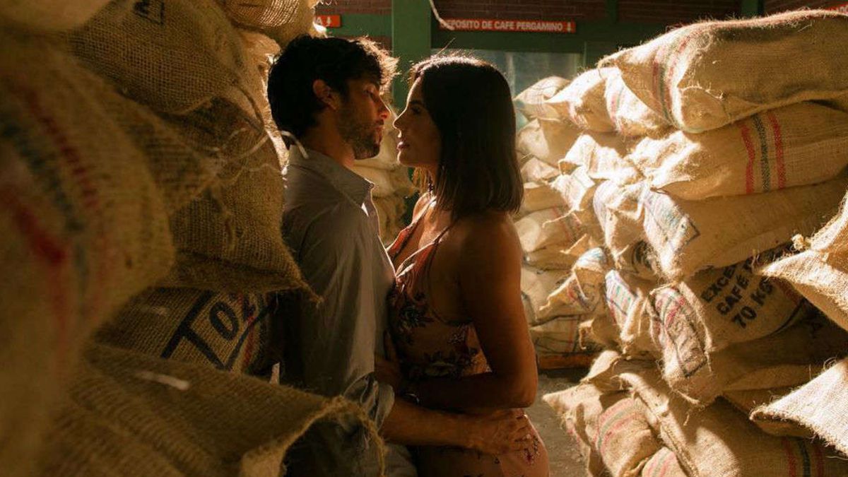 Jugar con Fuego es una serie que combina romance