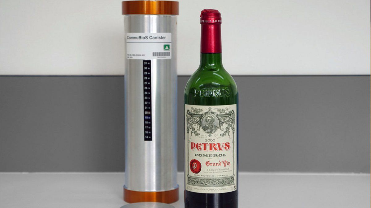 La botella Petrus cosecha 2000 que estuvo en el espacio.