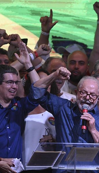 Lula le ganó a Bolsonaro por menos de dos puntos y volverá a ser presidente de Brasil