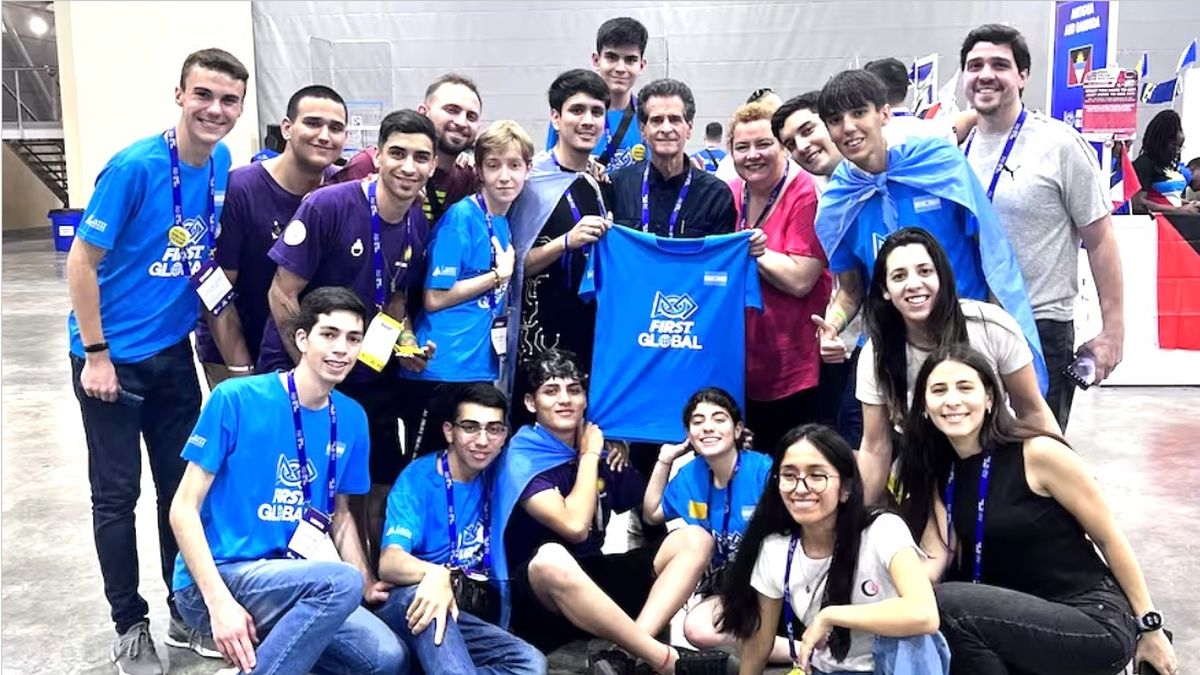 Los estudiantes mendocinos durante su participación en el Mundial de Robótica 2023. (Foto Colegio Tomas Alva Edison)