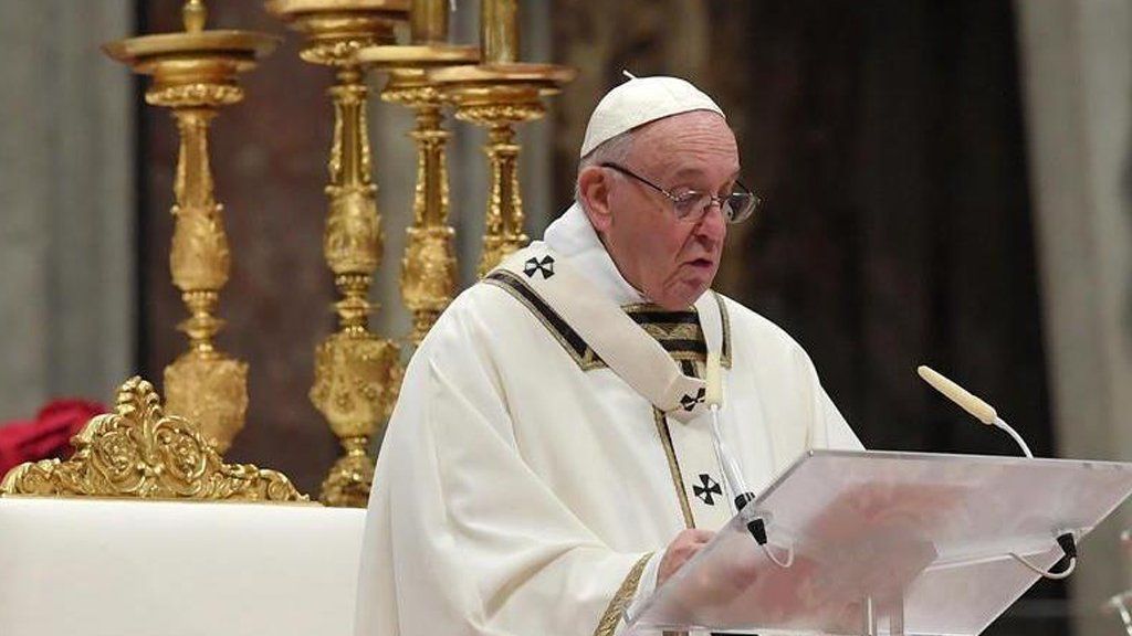 En su primera misa del año, el papa Francisco condenó la violencia contra las mujeres y el aborto