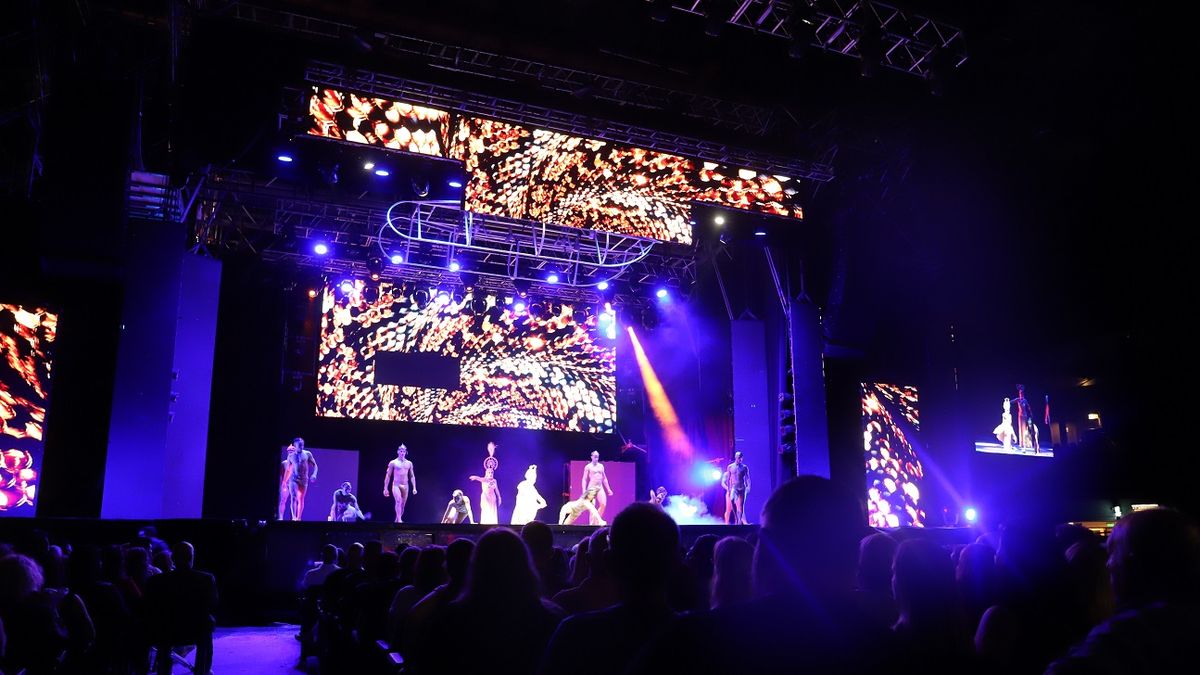 Stravaganza 10 años tuvo su gran debut en el Luna Park