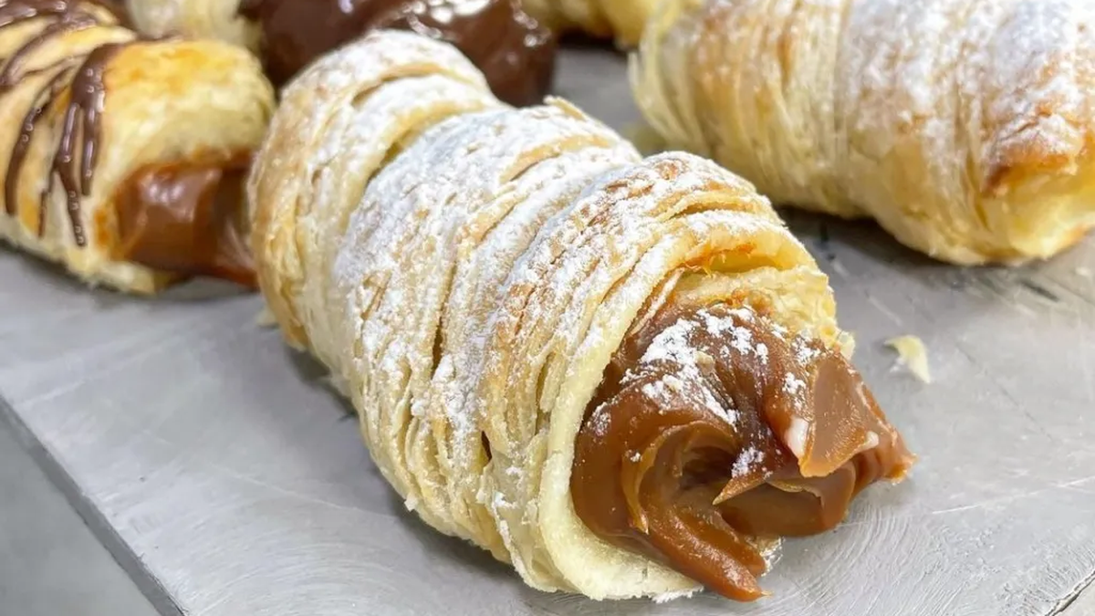 Crujientes por fuera y rellenos con abundante dulce de leche repostero