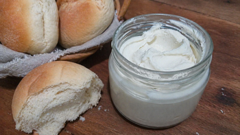 Queso crema casero: cómo hacerlo en cuatro pasos y lograr una textura exquisita