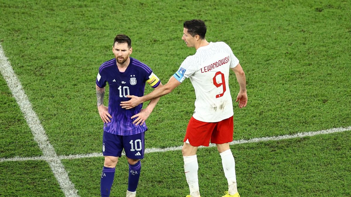 Messi - Lewandowski: la jugada que los cruzó y el saludo del final. (Captura)
