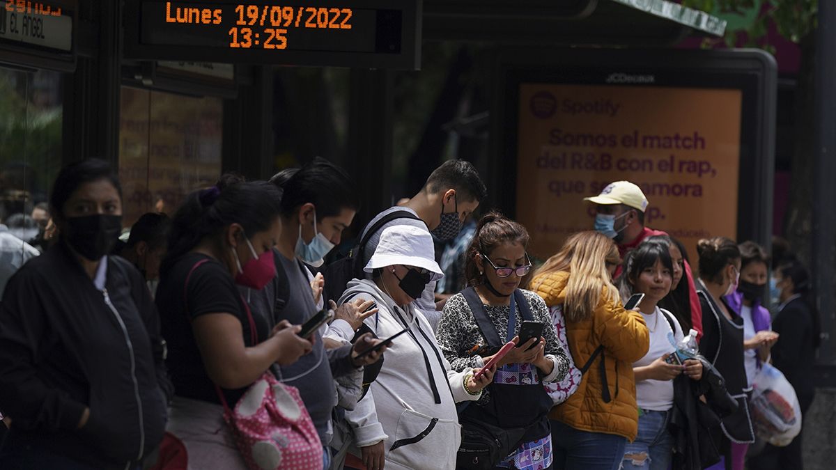 El temblor se produjo a las 13.05 hora local (1805 GMT) y tuvo una profundidad de 15,1 kil&oacute;metros. (Foto: AP)