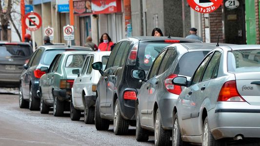 Delincuentes más rápidos que la Fórmula 1: se llevaron la rueda de un auto en tiempo récord 
