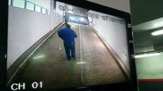 Así dejaron el auto en un estacionamiento público los atacantes de Olivares y Yadón