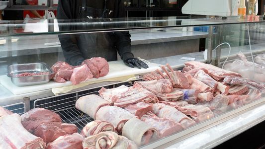 El consumo de carne en Argentina alcanzó su nivel más bajo en 28 años: ¿cuántos kilos se consumen por persona?