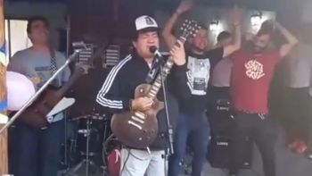 Pity Álvarez volvió a cantar en un show íntimo y entusiasmó a sus fans