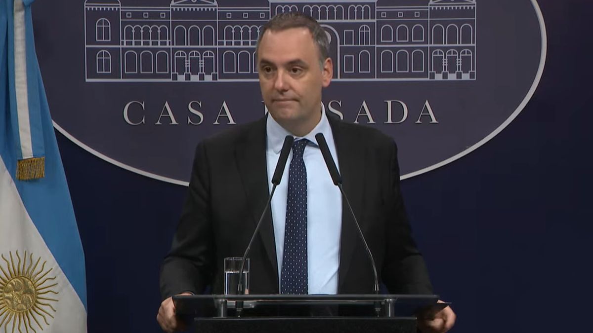 El jefe de Gabinete en la reapertura de la sala de prensa en Casa de Gobierno y una nueva conferencia. (foto: Captura de TV)