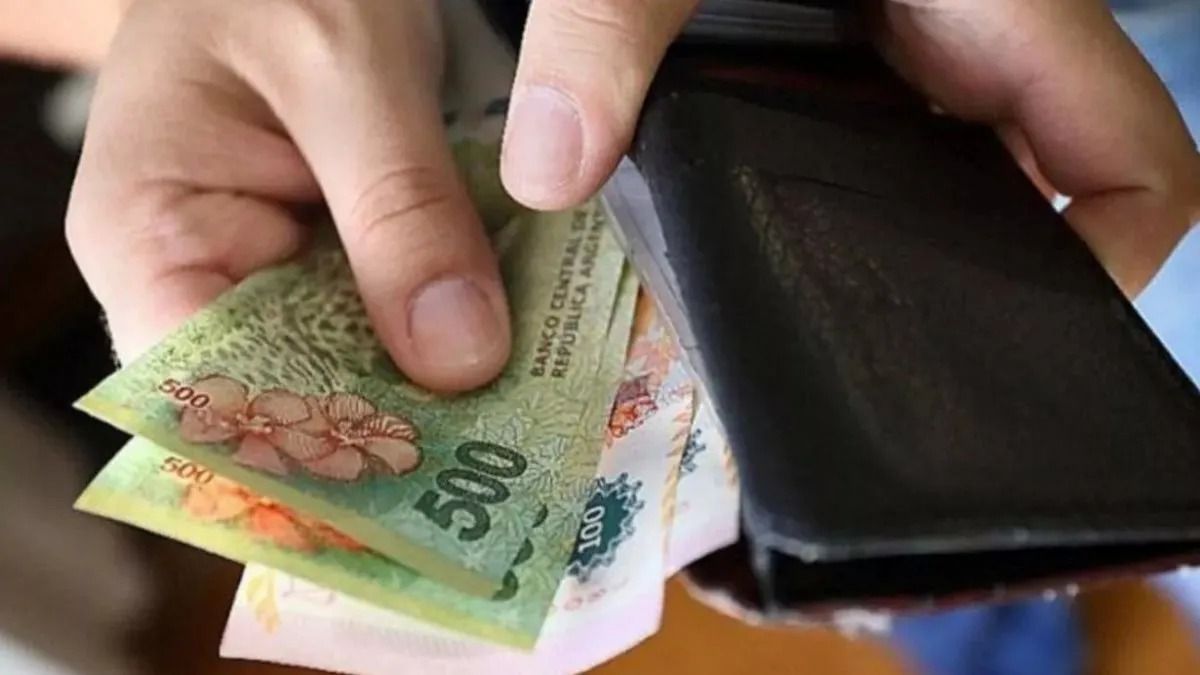 El bolsillo cada vez más flaco. Los trabajadores pierden cada vez más contra la inflación.&nbsp;