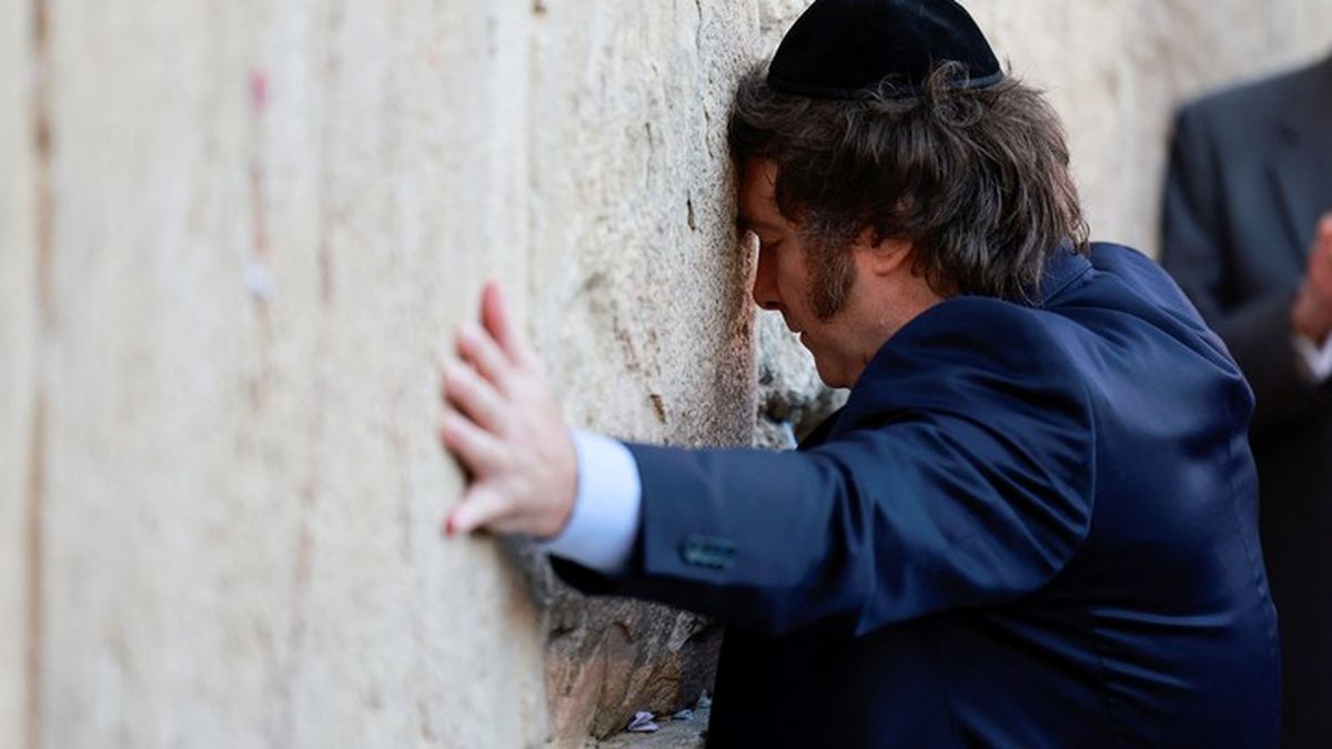 Javier Milei y su paso por el Muro de los Lamentos en Israel (Foto: AP).