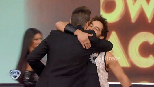 Retaron a Marcelo Tinelli por los besos y abrazos a los participantes