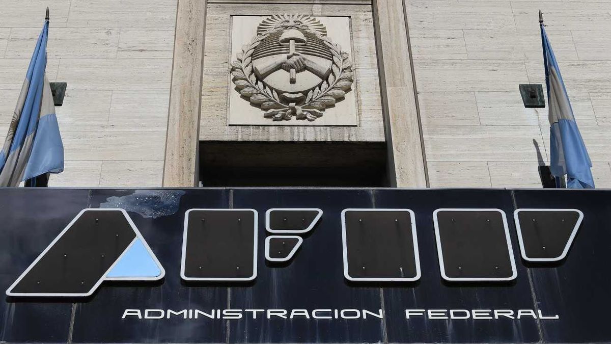 AFIP: el pedido de CAME al ministro Caputo se enmarca en un período de fuerte contracción de la actividad y caída generalizada de ventas