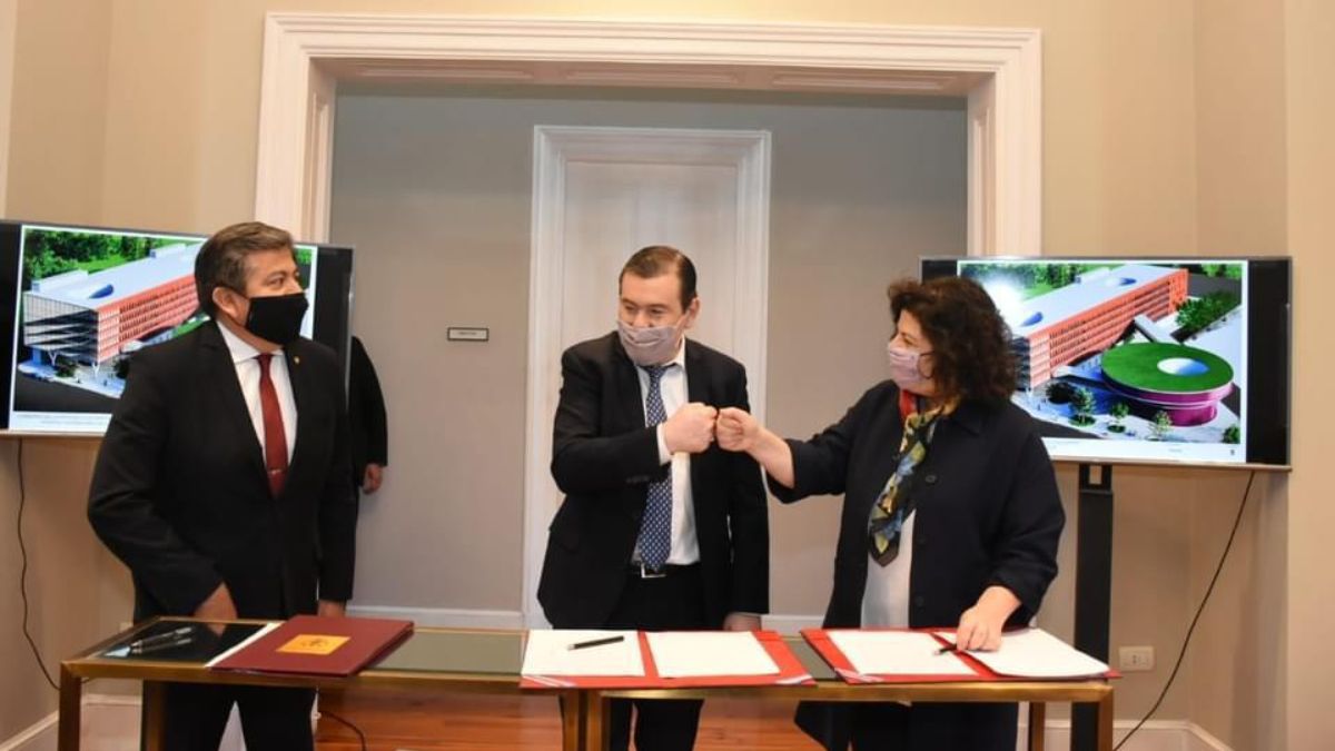 El gobernador Gerardo Zamora y la ministra de Salud