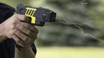 La muerte del policía reavivó la polémica por las armas Taser