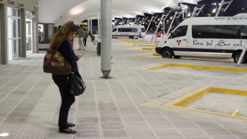 El Gobierno autoriza que desde el martes vuelvan las combis de pasajeros entre el Conurbano y CABA