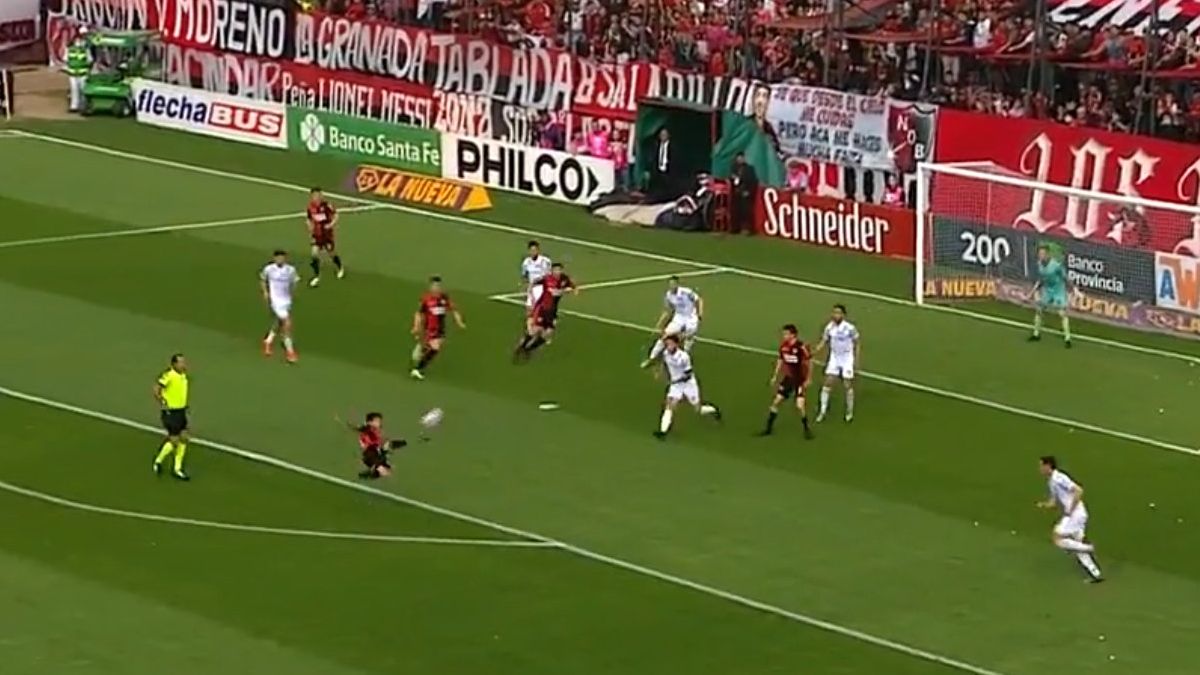 Pablo Pérez marcó un gol inolvidable.