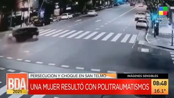 El momento en que los ladrones impactaron con el Volkswagen Bora negro contra el Honda Fit. (Foto: captura de video) El momento en que los ladrones impactaron con el Volkswagen Bora negro contra el Honda Fit. (Foto: captura de video)