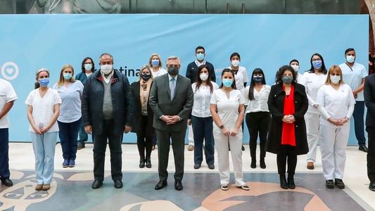 En medio de un proyecto para fortalecer la enfermería, Alberto respaldó la idea de optimizar el sistema de salud