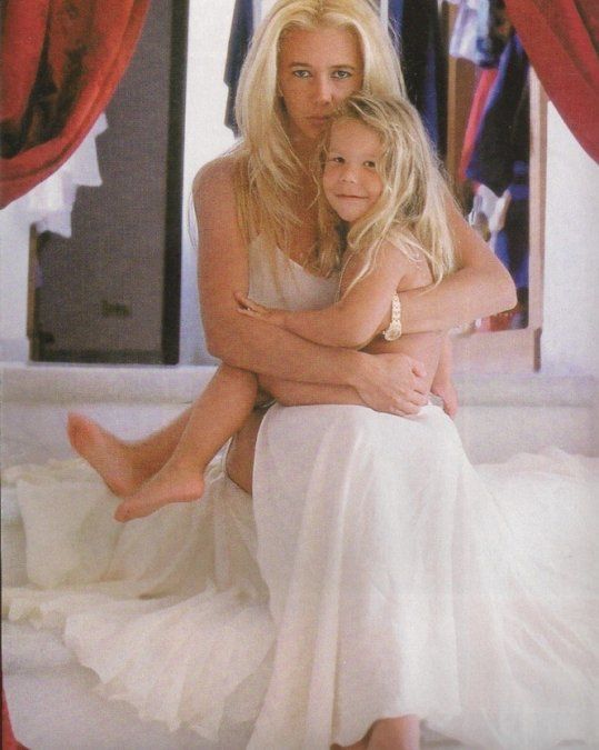 Alex en la falda de su mamá, Mariana Nannis