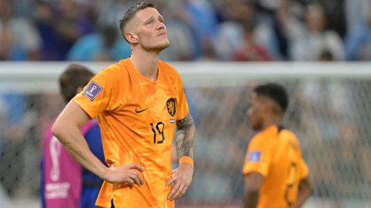 Qué mirás bobo: el neerlandés que se peleó con Messi no iría al Manchester United por un insólito motivo