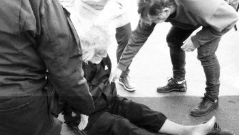 Trinche Carlovich continúa con pronóstico reservado y arrestaron a cuatro jóvenes por el violento asalto