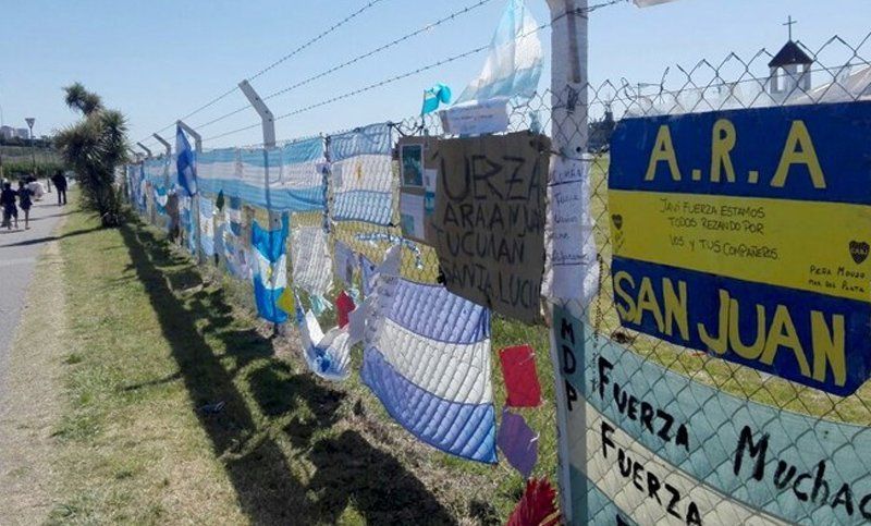 Aniversario del ARA San Juan: familiares de los tripulantes juntan banderas para colocarlas en la base de Mar del Plata