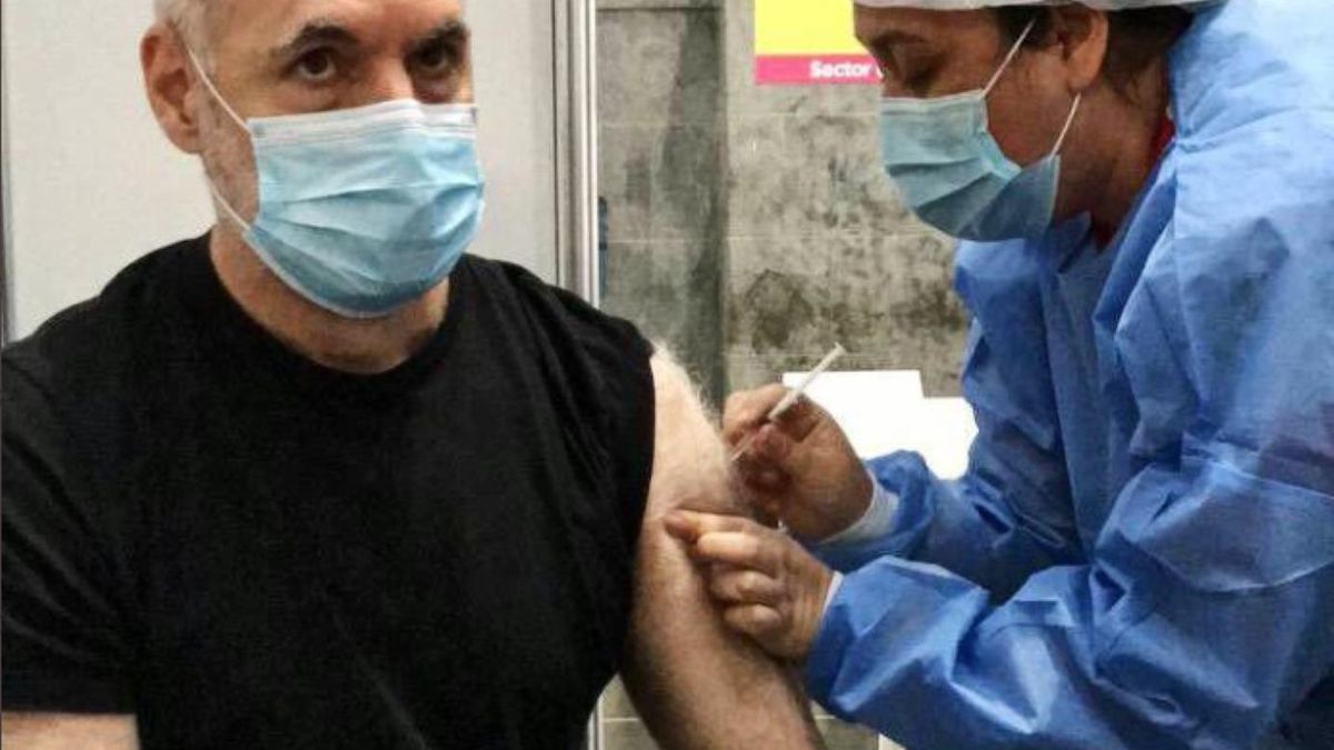 Horacio Rodríguez Larreta recibió la primera dosis de la vacuna contra el Covid-19 (Foto: Twitter Horacio Rodríguez Larreta).