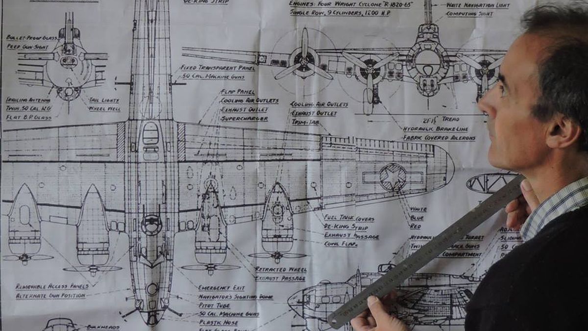Raúl Visvequi vive en la localidad bonaerense de Olavarría y comenzó diseñando los aviones a ojo.&nbsp;