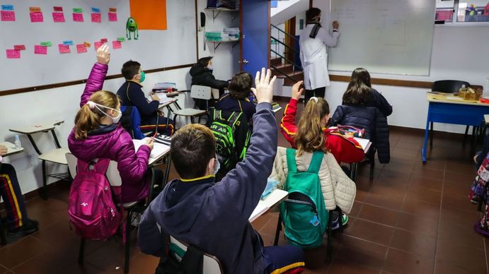 Uruguay actualizó el protocolo sanitario y no se se aislarán docentes ni alumnos ante un caso positivo