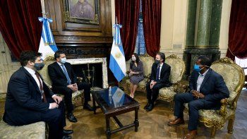 Aíslan a Massa y a Guzmán luego de que un integrante de la misión del FMI diera positivo en coronavirus