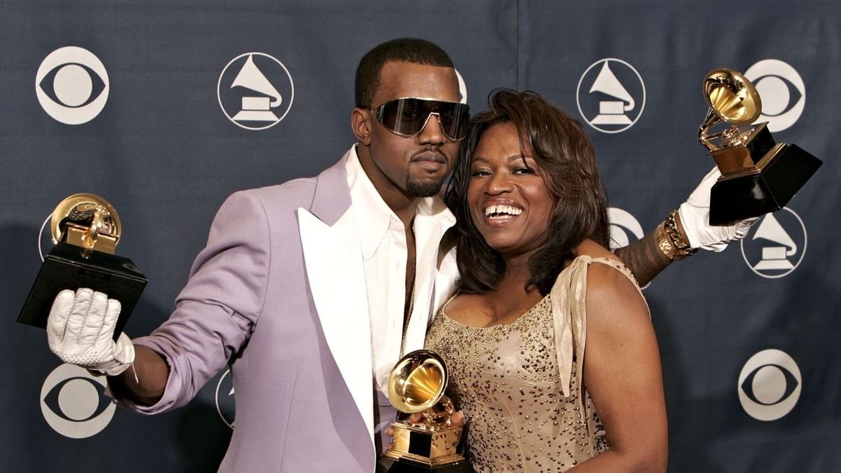 Kanye West bate récords con Donda, un disco inspirado en su madre