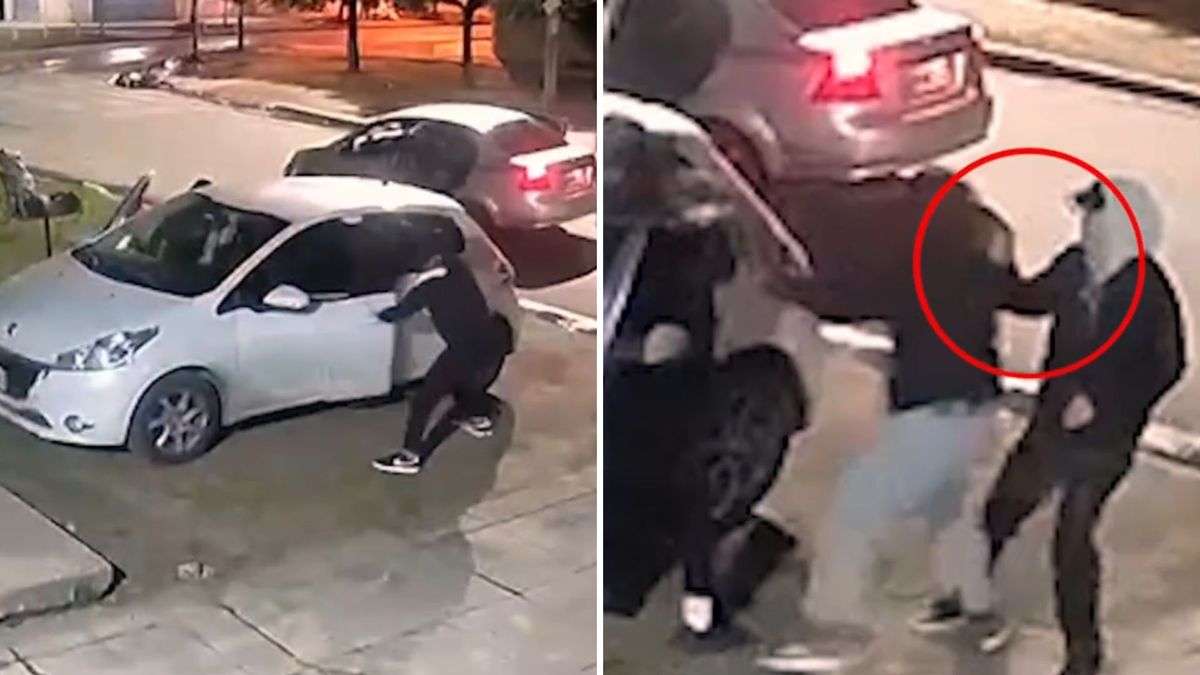 Tres asaltantes sorprendieron a una mujer cuando estaba subiendo a su automóvil. (Foto: A24)
