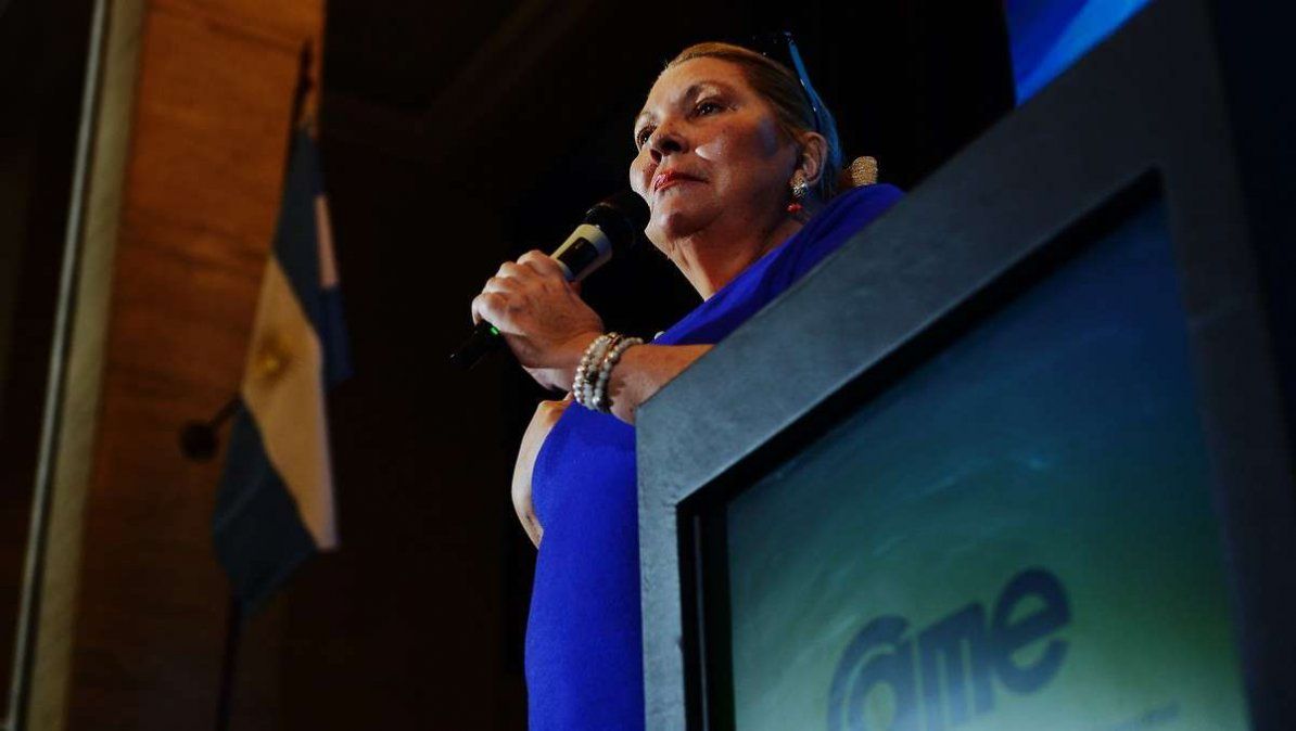 Lilita Carrió: Le pondría una molotov al Senado