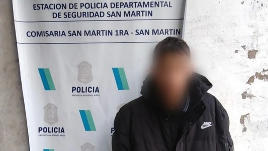 Fue detenido por causar disturbios en un bar y descubrieron que estaba prófugo por asesinato