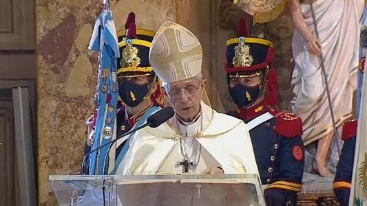 En el Tedeum, Mario Poli advirtió sobre los enfrentamientos y dijo: Cuando el pan falta en tantas familias, tenemos que pensar en el prójimo