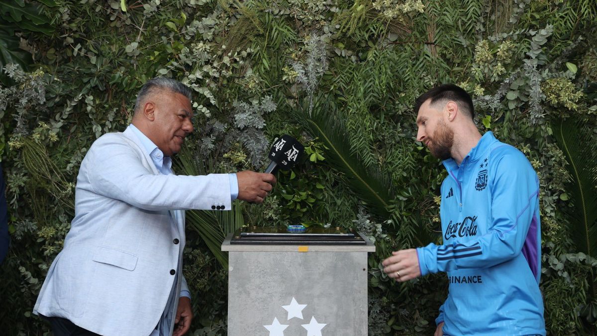 Homenaje al mejor del mundo: el predio de la AFA llevará el nombre de Lionel Messi. (@tapiachiqui)
