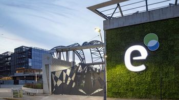 Edenor habilitó el cambio de titularidad obligatorio por Whastapp: ¿cómo hacer el trámite?