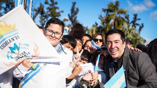 Nardini acompañó a más de 4.500 estudiantes en la promesa de Lealtad a la Bandera