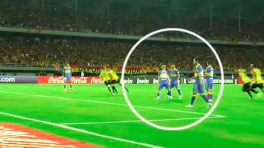 La feroz pelea entre Frank Fabra y Nicolás Valentini tras el gol que marcó la derrota de Boca en Colombia